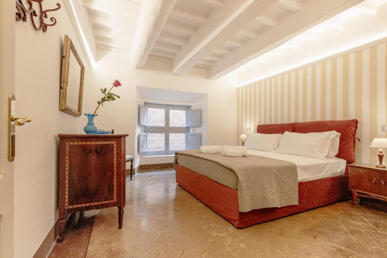 Palazzo Chigi Zondadari Apartment Siena Bagian luar foto
